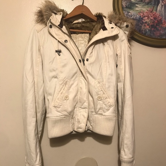 A&F with faux fur hood - Picture 2 of 7
